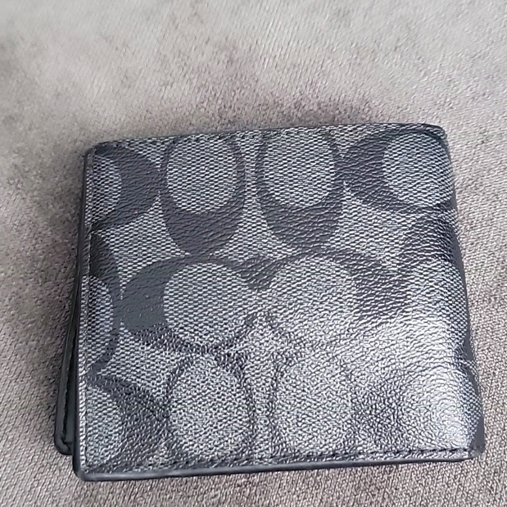Wallet - image 1